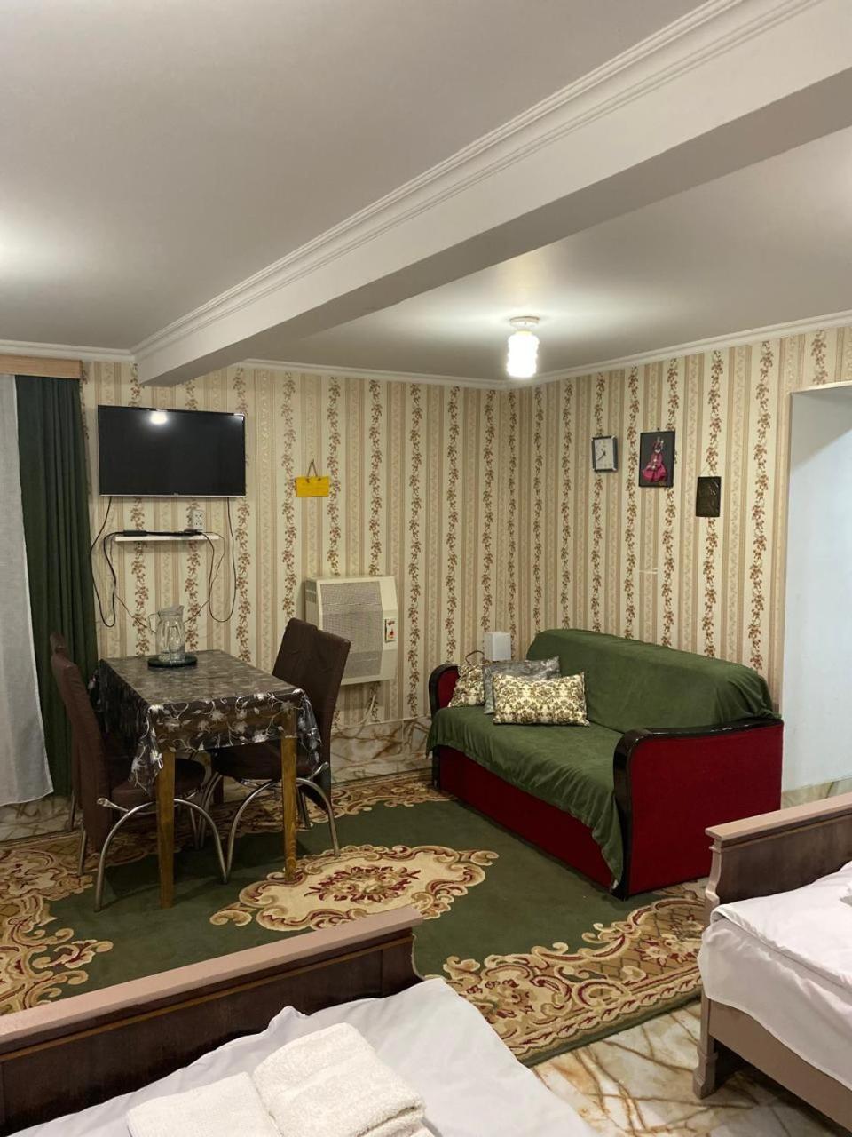 Guest House Happy House Kutaisi Exterior photo