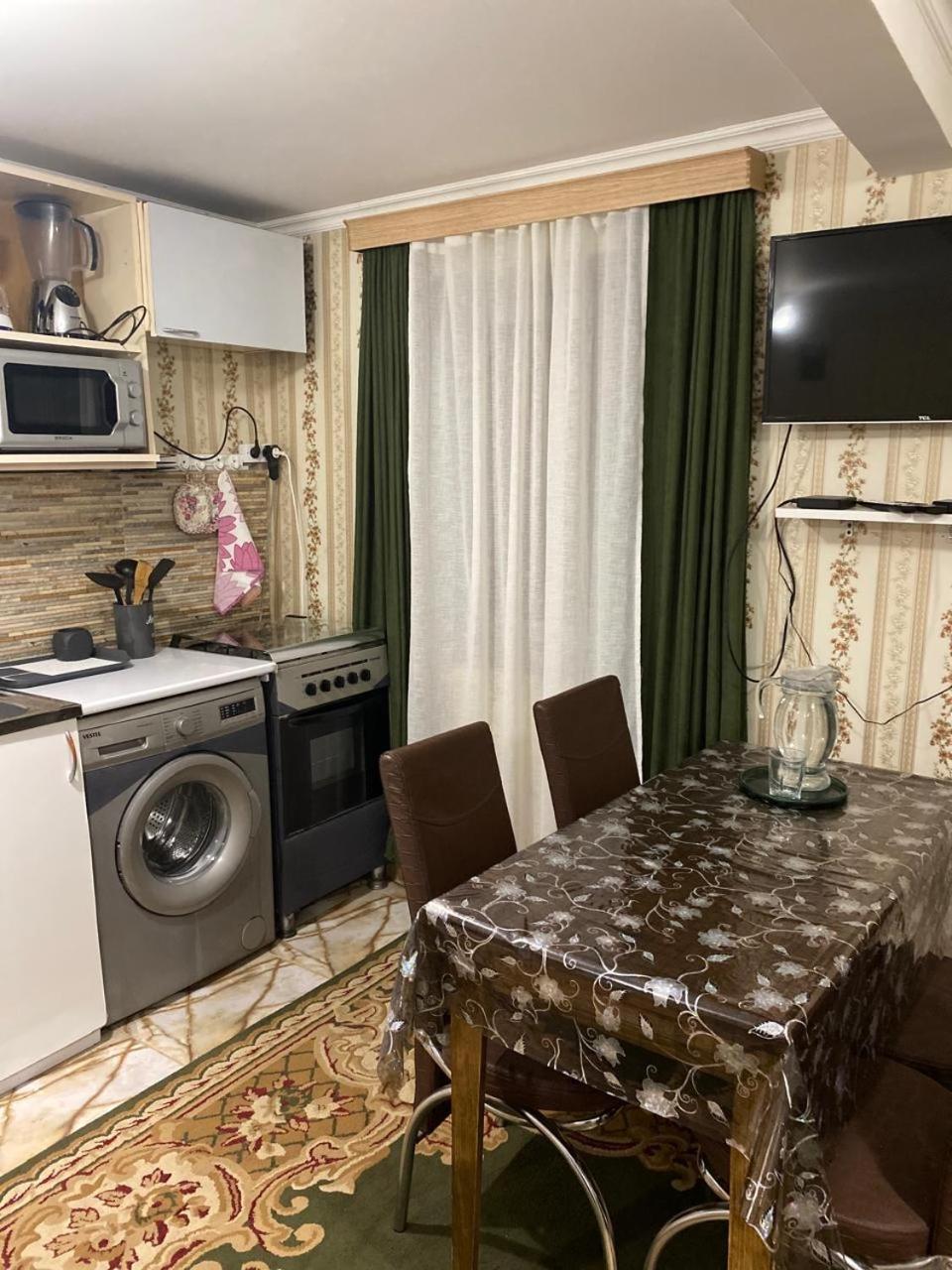 Guest House Happy House Kutaisi Exterior photo